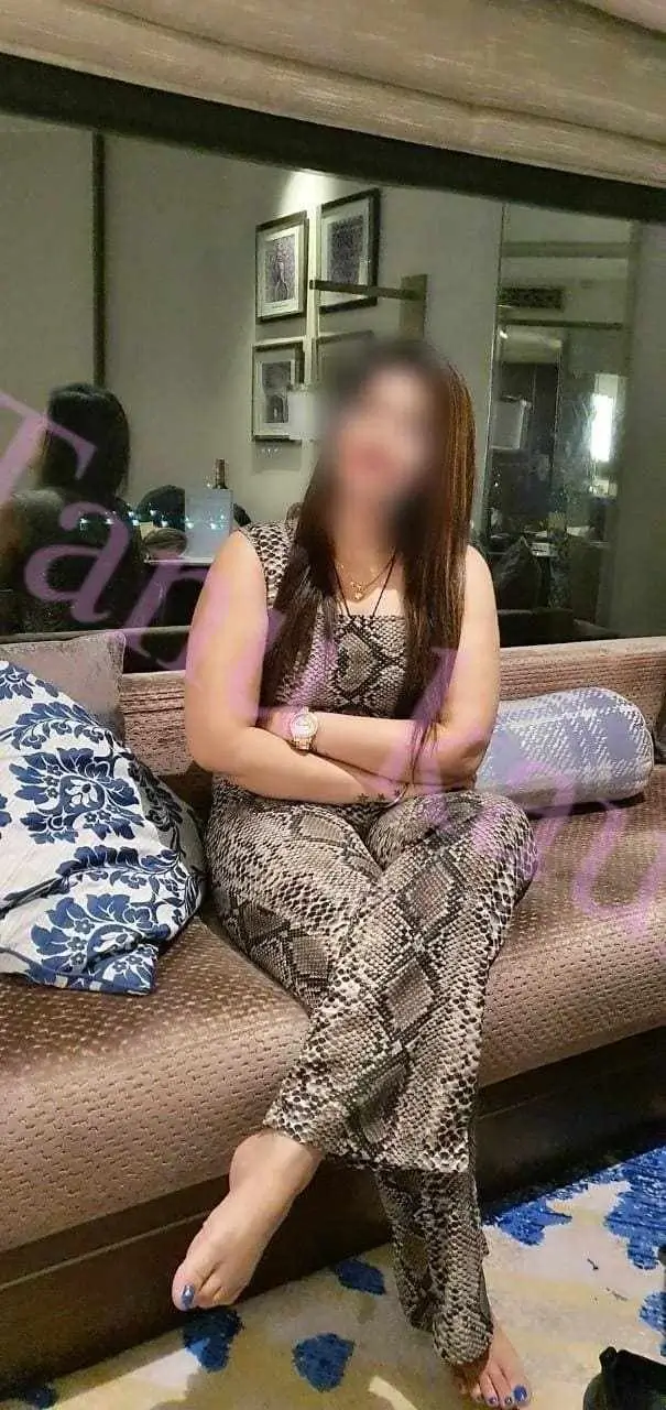 call girls in Versova